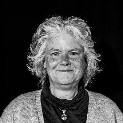 DR. CORNELIA PAULUS - Integrationslotsin der Stadt Kaufbeuren - „No human is illegal!“ DR. CORNELIA PAULUS - Integrationslotsin der Stadt Kaufbeuren - „No human is illegal!“