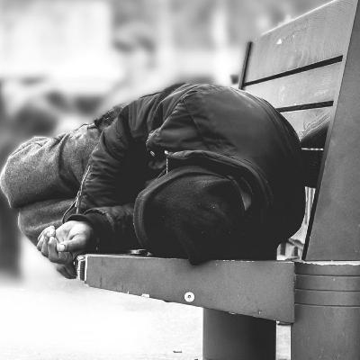 No seas indiferente con el pobre y desvalido