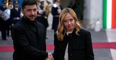 Zelensky: "Presenterò il nuovo piano USA"