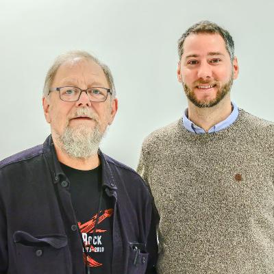 Egy delfin végzete, és egy nagyváradi rockzenekar bombasztikus színházi sikerének kezdete – Virányi Attila Az ifjú W.-ről, a Szigligetiről és a Metropolról