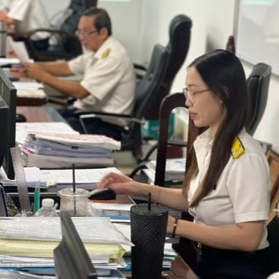 Thời sự 12h 29/11/2025: Bộ Tài chính rà soát, điều chỉnh giảm số bậc thuế biểu thuế thu nhập cá nhân Thời sự 12h 29/11/2025: Bộ Tài chính rà soát, điều chỉnh giảm số bậc thuế biểu thuế thu nhập cá nhân