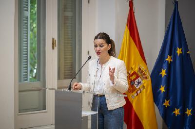 La ministra de Juventud de Infancia cree que la ley contra el "sharenting" ayudará a luchar contra el acoso escolar