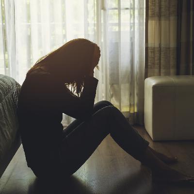 Le pervers narcissique et le silence : l’arme invisible de l’emprise.