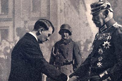 #86 Hitlers väg till makten - med Erik Åsard