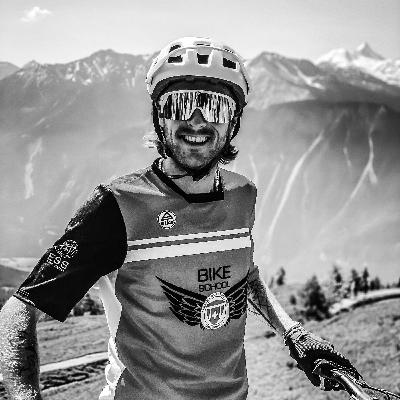 Arthur, snowboarder pro l’hiver et moniteur vtt l’été. Arthur, snowboarder pro l’hiver et moniteur vtt l’été.