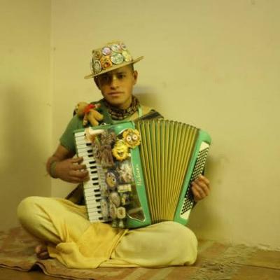 Sobre las Vacas felices con Deva Deva Vyasa Das Sobre las Vacas felices con Deva Deva Vyasa Das