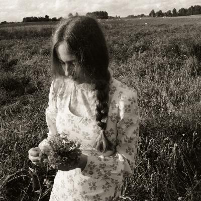Barbora Matuzaitė kuria naują lietuviškos folk muzikos tradiciją Barbora Matuzaitė kuria naują lietuviškos folk muzikos tradiciją