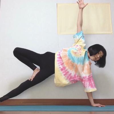 寝る前に少しだけ！股関節をほぐし、脚の疲れを癒すヨガ