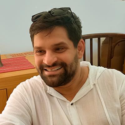 MEGYESI BALÁZS műtárgyszakértő nagy híre.. .- Kéri Juli - 2025-08