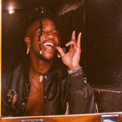 Off the Clock! Right to Left with Molombo Off the Clock! Right to Left with Molombo