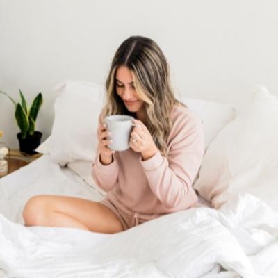 Besser schlafen für Mamas und Kinder – ayurvedische Tipps für erholsame Nächte & mehr Energie im Familienalltag im Interview mit Viktoria | #10