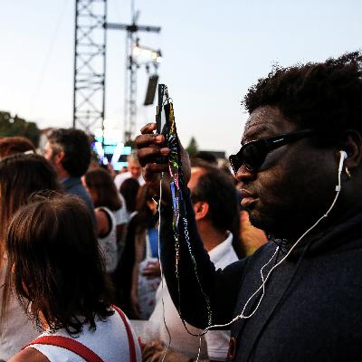 "É um auxílio tecnológico para não estarmos na escuridão": NOS lançou app no Alive para mostrar o festival a cegos e pessoas com baixa visão "É um auxílio tecnológico para não estarmos na escuridão": NOS lançou app no Alive para mostrar o festival a cegos e pessoas com baixa visão