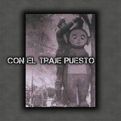 Con el traje puesto....