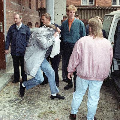 Sophie Sumburane: "Keine besonderen Auffälligkeiten" - Ein True-Crime-Roman über den letzten Serienmörder der DDR Sophie Sumburane: "Keine besonderen Auffälligkeiten" - Ein True-Crime-Roman über den letzten Serienmörder der DDR