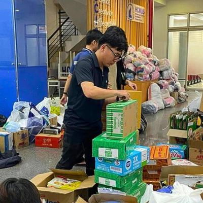 Nhiều trường đại học ở TP.HCM giảm, hoãn học phí cho sinh viên miền Trung