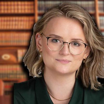 Sarah Hulyer - Head of Social at Ashurst | Co-host of Let's Grow Girls | The Rest is Content Podcast