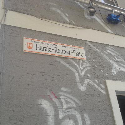 Der Harald-Renner-Platz vor der Kapu Der Harald-Renner-Platz vor der Kapu