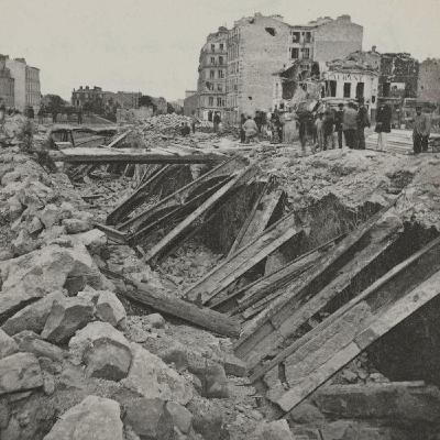 S8 Ep270: NADAR'S BALLOON AND THE BIRTH OF PHOTOGRAPHY Colleague Anika Burgess, Flashes of Brilliance. In 1863, the photographer Nadar undertook a perilous ascent in a giant balloon to fund experiments for heavier-than-air flight, illustrating the adventurous spiri