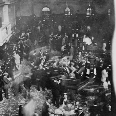 S8 Ep157: Strong Economy and Rate Cuts — Elizabeth Peek — Peek documents that the U.S. economy remains robustly strong, with aggregate consumer spending outpacing inflation rate accumulation, indicating sustained purchasing power and economic vitality. Peek acknowl