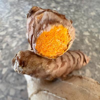 Kurkuma, gelbe Wurzl mit Energie Kurkuma, gelbe Wurzl mit Energie