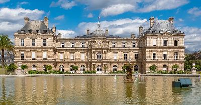 La Francia è sull orlo del fallimento: il debito, la crisi politica, lo spread