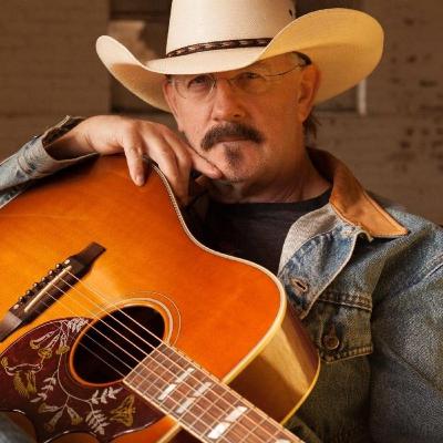 Bernie Nelson talks with Crowman about "Half a Halo", on SMCD and The Texas Music Revival podcast.