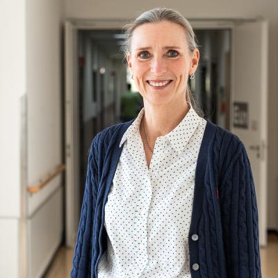 Karriereweg, Arbeitsalltag und Herausforderungen einer Pflegedienstleitung und Pflegedirektorin Karriereweg, Arbeitsalltag und Herausforderungen einer Pflegedienstleitung und Pflegedirektorin