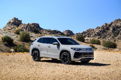 Bunch of First Drives! Volkswagen Tiguan, Cadillac VISTIQ & Ford Expedition. Plus, the HEMI is Back??