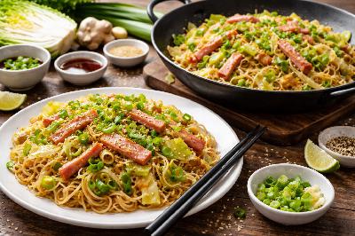 Chinakohlpfanne mit Mie-Nudeln