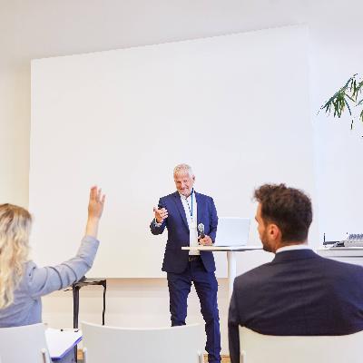 Bildungsurlaub: Sinnvolle Auszeit oder Produktivitätsbremse?