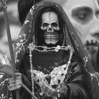 NUNCA OFENDAS A LA SANTA MUERTE | 10 relatos DE TERROR sobre la SANTA MUERTE | Colección de relatos de terror