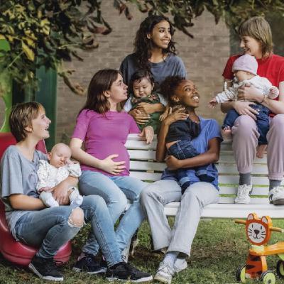 Les mères et les enfants d'abord