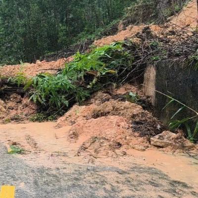 Tin trong nước - Đà Nẵng: Mưa lũ làm 6 người chết, 10 xã bị cô lập Tin trong nước - Đà Nẵng: Mưa lũ làm 6 người chết, 10 xã bị cô lập