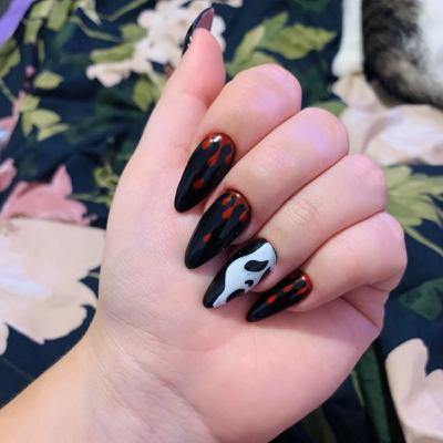 Nunca cortes tus uñas de noche
