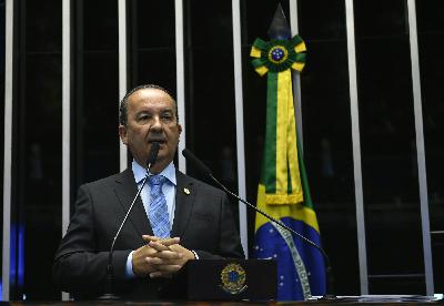 Polícia Civil investiga ameaças contra governador de SC em operação em três estados