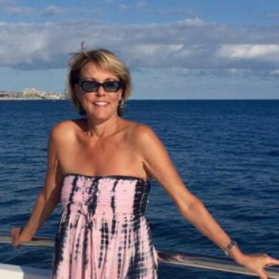 S1 - E17 - Debra Kelly - On Suicide, Co-Dependency, Moving to Mexico, Finding Her Voice, and Falling Back in Love. S1 - E17 - Debra Kelly - On Suicide, Co-Dependency, Moving to Mexico, Finding Her Voice, and Falling Back in Love.