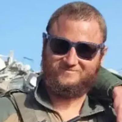 "הוא היה חייל בודד, והחליט שיעזור לחיילים בודדים" "הוא היה חייל בודד, והחליט שיעזור לחיילים בודדים"