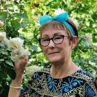 Karen from Karen Timson Fine Fragrance. About perfume making, reliving memories, creativity, starting a business and being in the moment through your sense of smell.