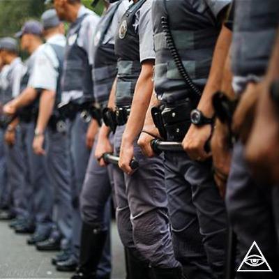 30 POLICIAIS vs 1 MACONHEIRO 30 POLICIAIS vs 1 MACONHEIRO