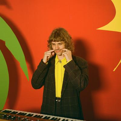 为什么政府医生都外流到国外？问题不是国外待遇更好，而是…