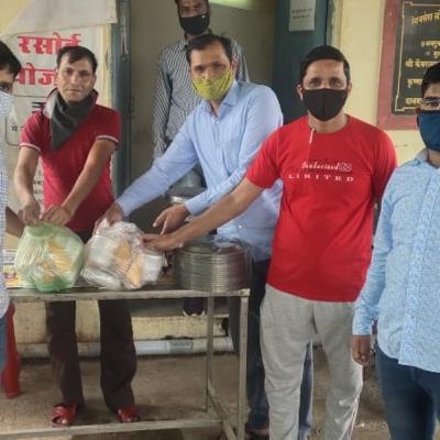 इंदिरा रसोई से मिल रहा कोविड सेंटर को भोजन इंदिरा रसोई से मिल रहा कोविड सेंटर को भोजन