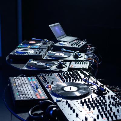 FG MUSIC STORY – LES MÉDIAS QUI QUI ONT FAIT EXPLOSER LES MUSIQUES ÉLECTRONIQUES : LES RADIOSHOWS