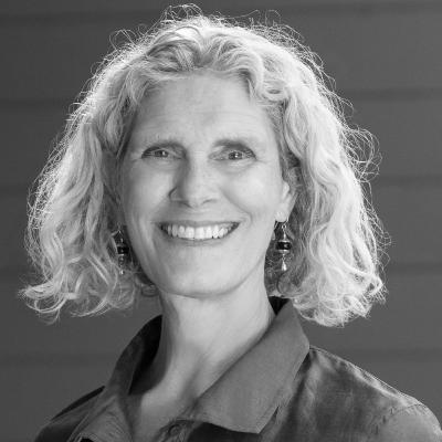 S7:E20 Cynthia White Talks with Julie Murphy