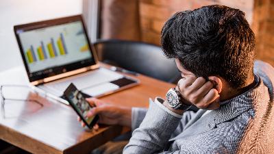 Understanding Quiet Quitting: Meaning, Manifestations, Reasons, and Solutions