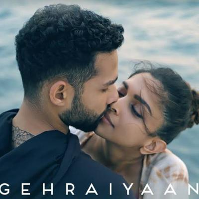 Gehraiyaan Movie Review with Rj Ayushi Gehraiyaan Movie Review with Rj Ayushi