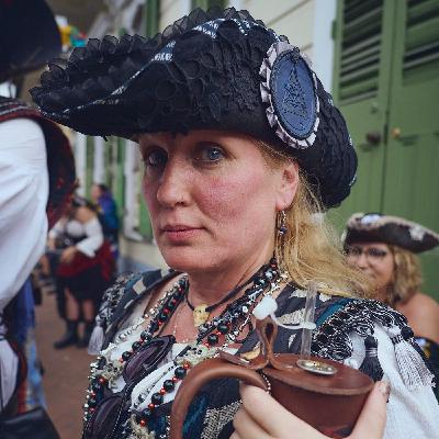 Episode 672: Bold Eyes and Bare Arms