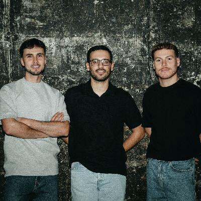 Seja em cima de uma palete ou num salão paroquial, João Dias e João Miguel Costa são “malucos por atuar, a toda a hora em todo o lado”