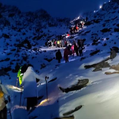 四姑娘山｜在雪山上要如何告诉未婚夫我要登顶了你歇着吧（山会跑但是小吴不会）