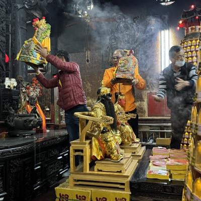社長出差04|進香到底在幹嘛?原來是有吃有玩有拜拜、偶爾喝酒打麻將的台式旅行團? ft. 浮果 社長出差04|進香到底在幹嘛?原來是有吃有玩有拜拜、偶爾喝酒打麻將的台式旅行團? ft. 浮果