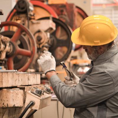 Metall und Stahlverarbeitung: Lohnnebenkosten machen Arbeitgebern zu schaffen Metall und Stahlverarbeitung: Lohnnebenkosten machen Arbeitgebern zu schaffen
